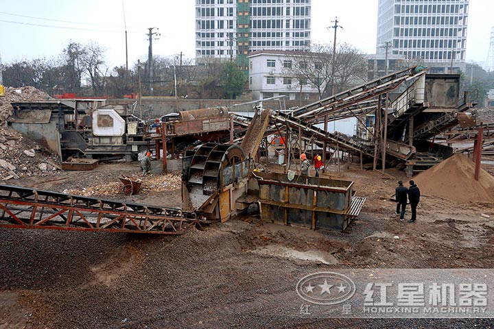 建筑垃圾粉碎沙子現(xiàn)場